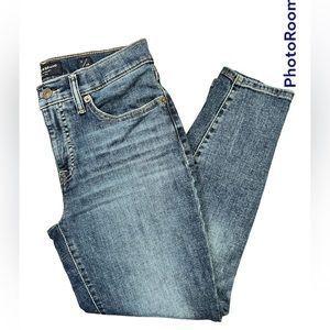 Lucky Brand Ava Mid Rise Crop Jeans • 6 • Med Wash